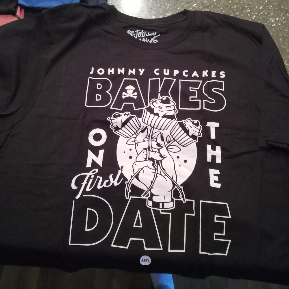 Johnny Cupcake NWOT bakes on the first date